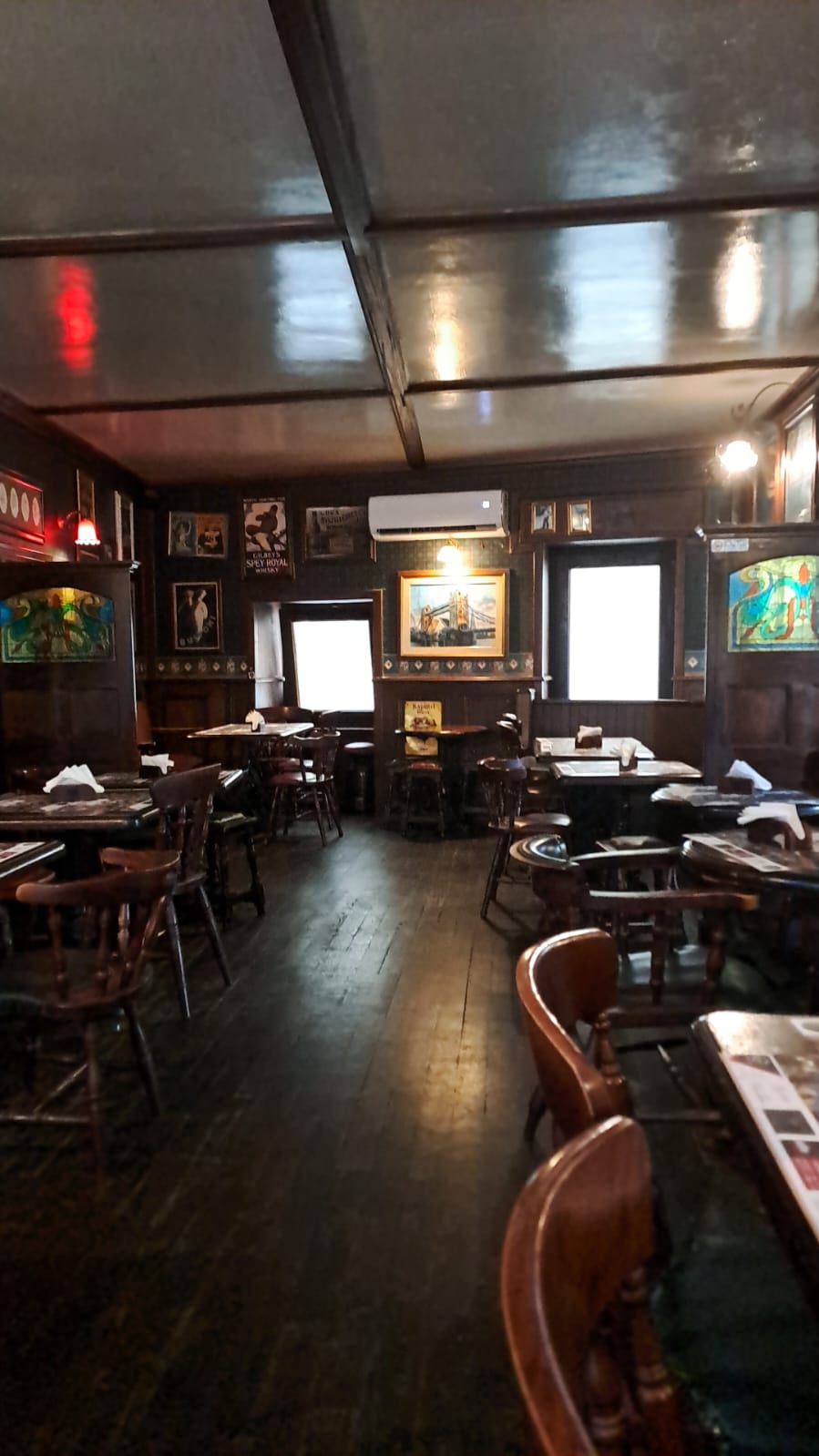 Simon Pub